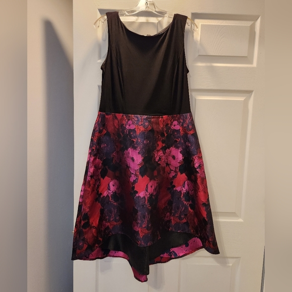 Roz & Ali Dresses & Skirts - Roz&Ali, Size 12, Black Floral Dress With Belt Sash